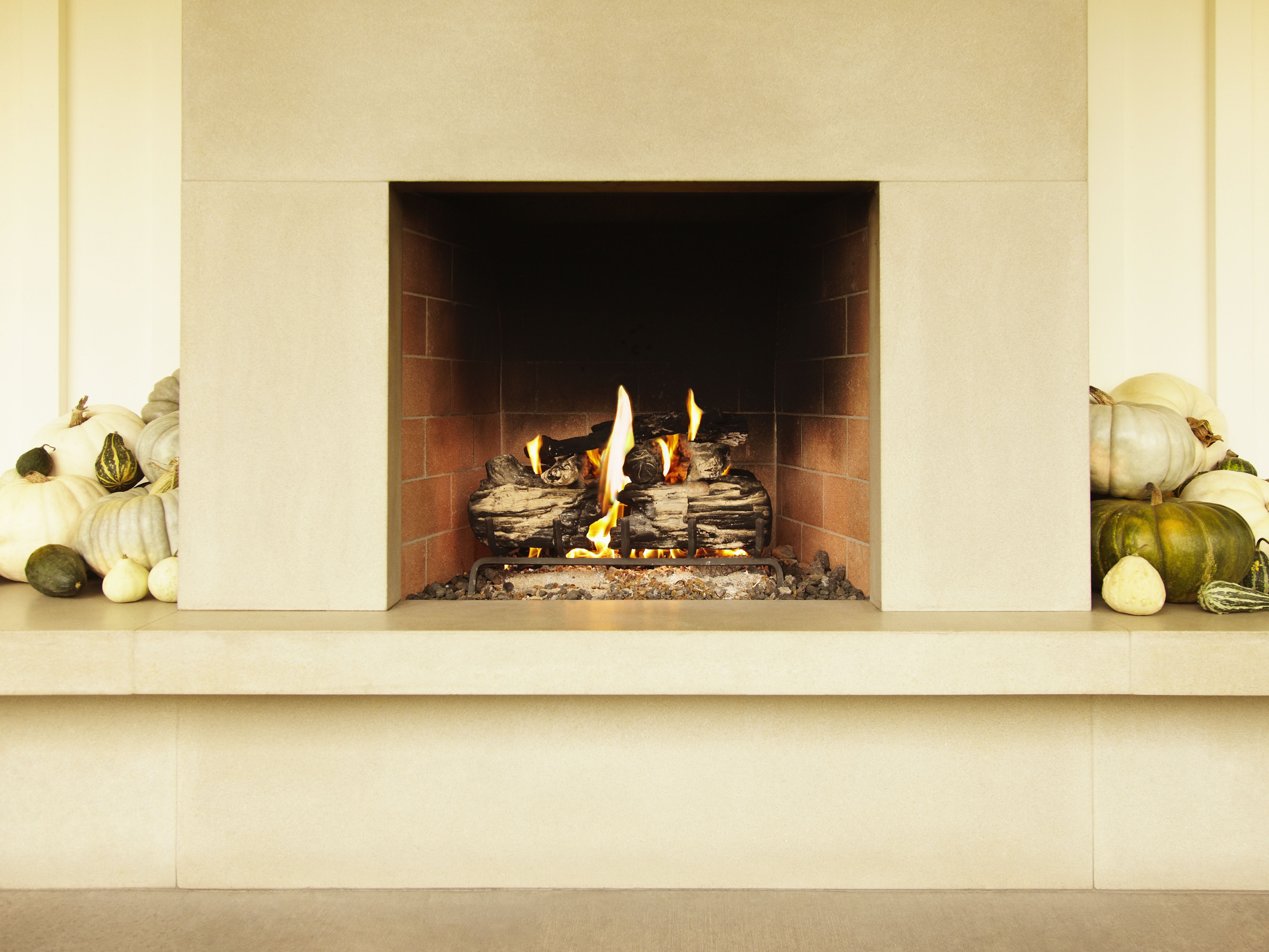 GAS VS WOOD FIREPLACE: WHICH ONE IS BEST FOR YOU?